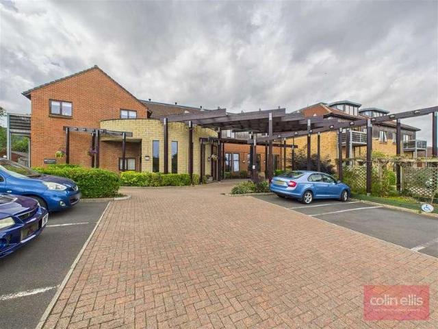 2 bed flat for sale