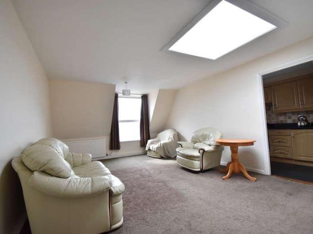 2 bed flat for sale