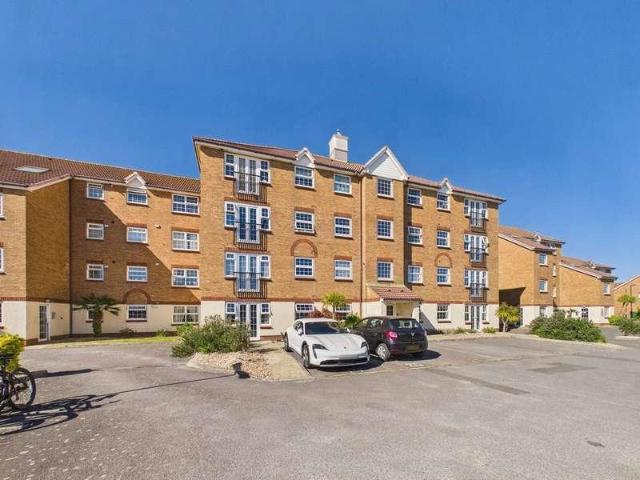 2 bed flat for sale