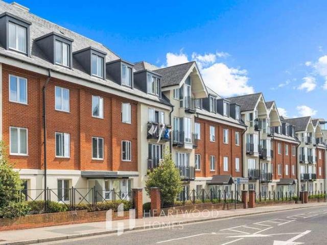 2 bed flat for sale