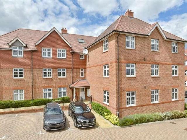 2 bed flat for sale