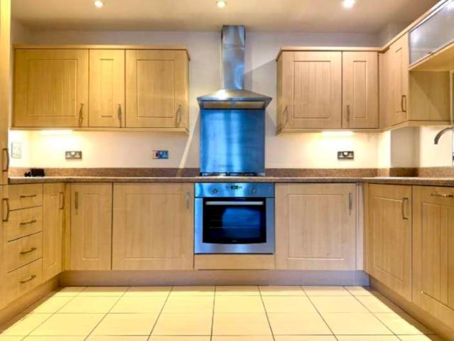 2 bed flat for sale