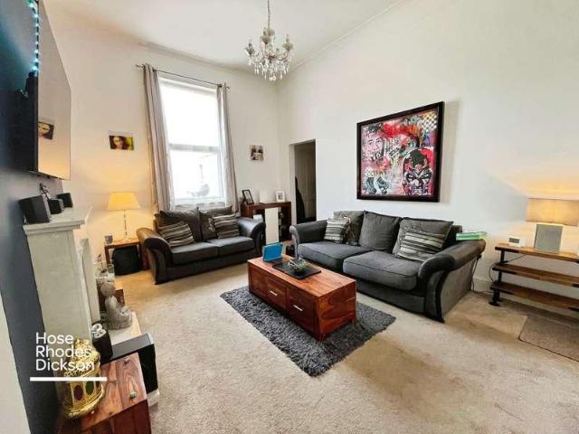 2 bed flat for sale