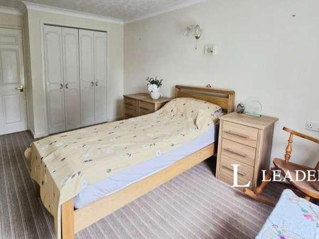 2 bed flat for sale