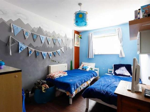 2 bed flat for sale