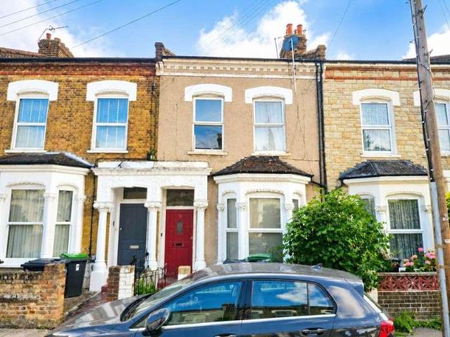 2 bed flat for sale
