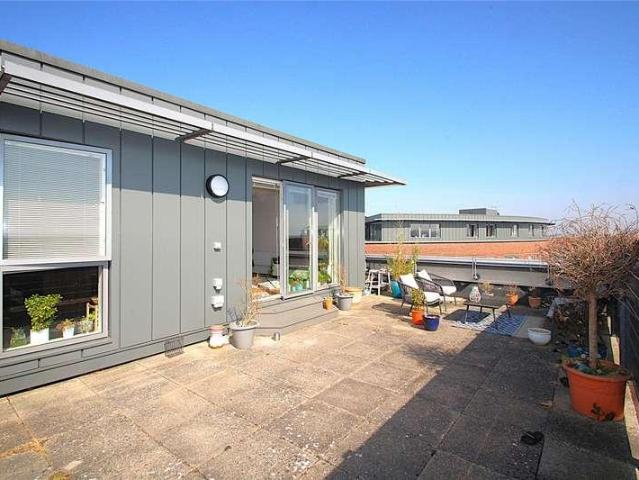2 bed flat for sale