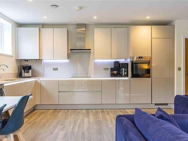 2 bed flat for sale