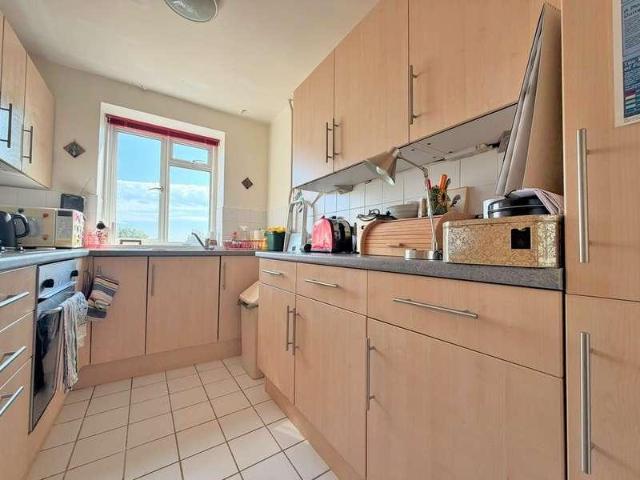 2 bed flat for sale