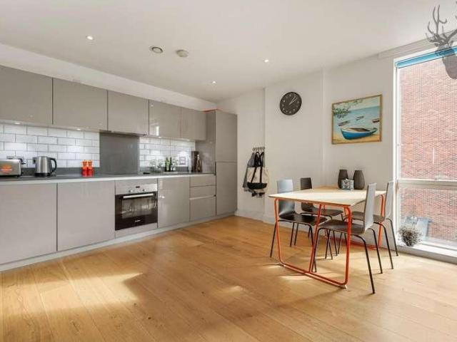 2 bed flat for sale