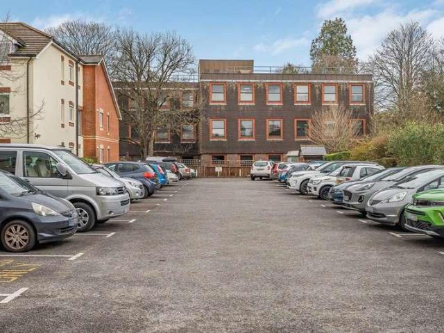 2 bed flat for sale