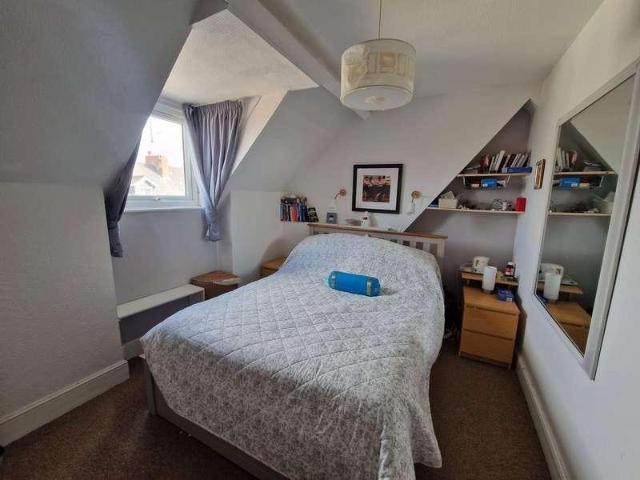 2 bed flat for sale