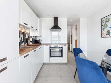 2 bed flat for sale