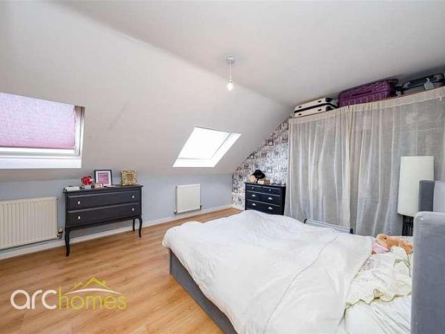 2 bed flat for sale