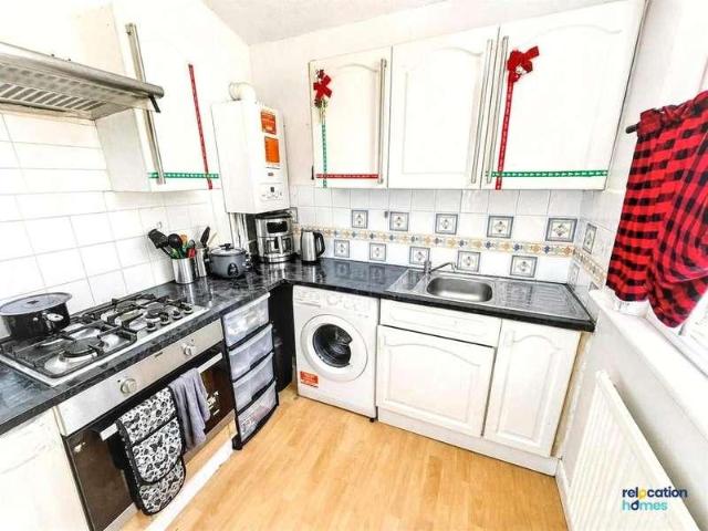 2 bed flat for sale