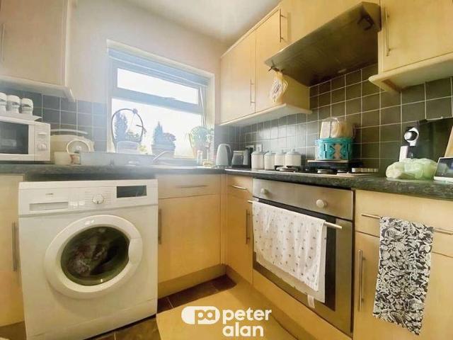 2 bed flat for sale