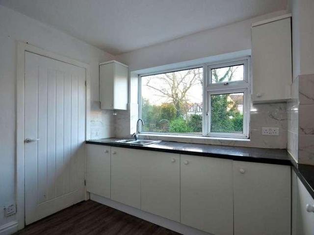 2 bed flat for sale