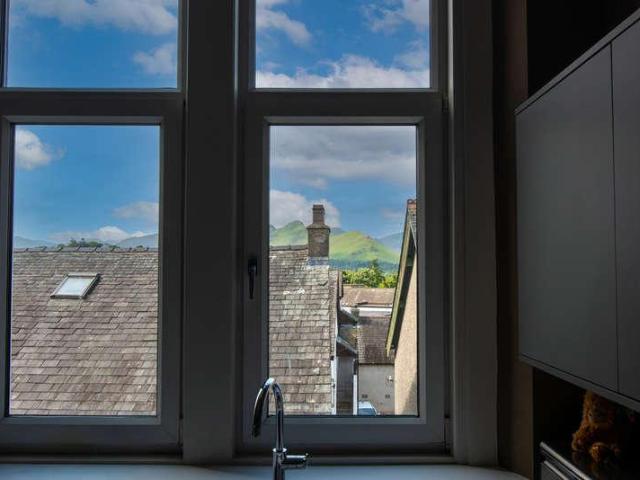2 bed flat for sale