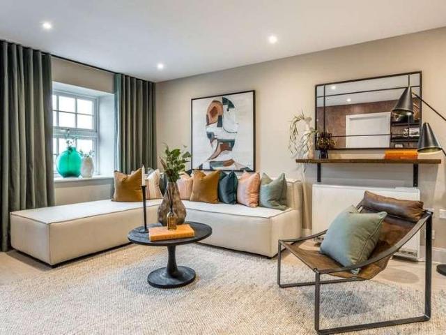2 bed flat for sale