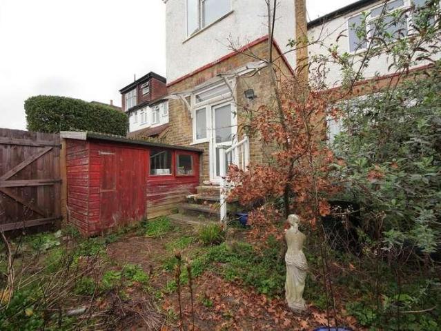 2 bed flat for sale