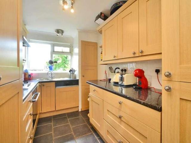 2 bed flat for sale