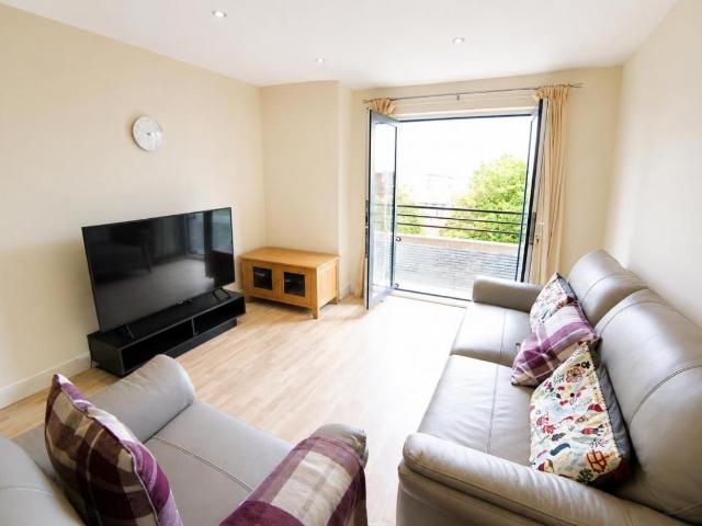 2 bed flat for sale