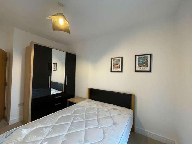 2 bed flat for sale