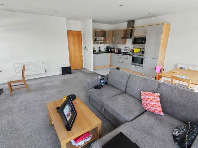 2 bed flat for sale