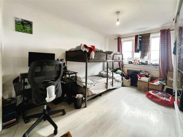 2 bed flat for sale