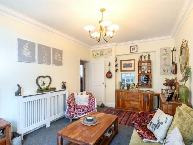 2 bed flat for sale