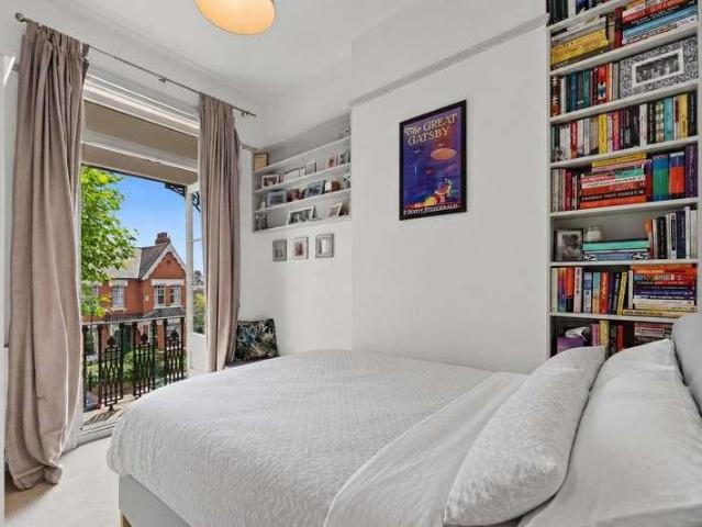2 bed flat for sale