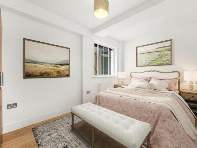 2 bed flat for sale