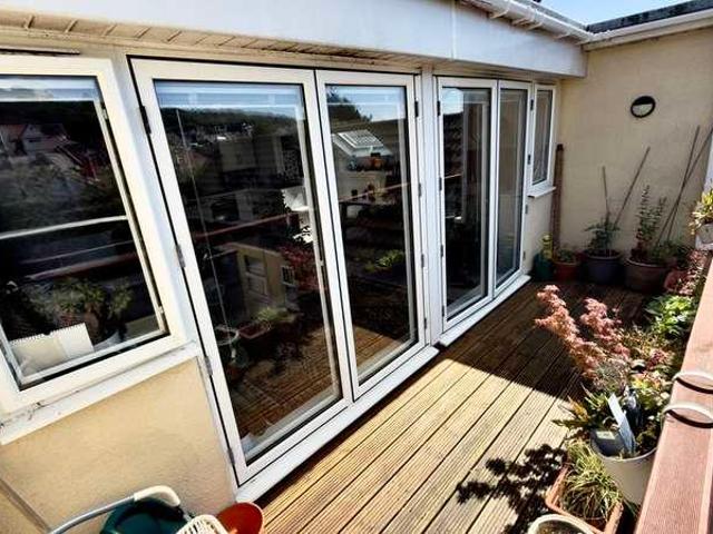 2 bed flat for sale