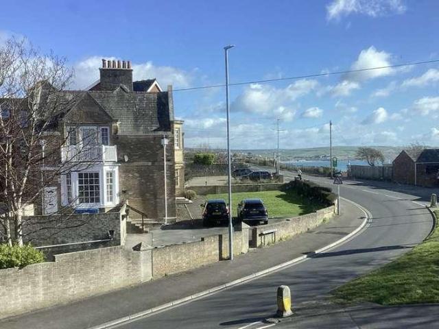 2 bed flat for sale