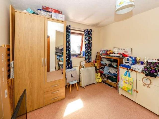 2 bed flat for sale