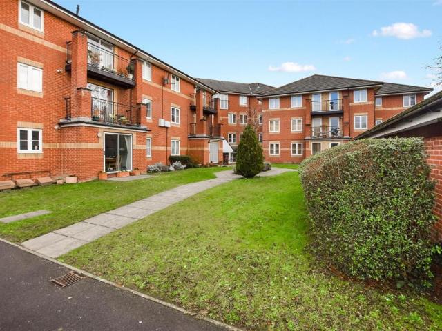 2 bed flat for sale