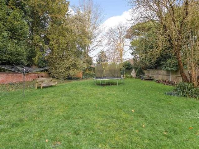 3 bed flat for sale