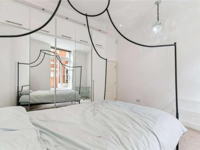 2 bed flat for sale