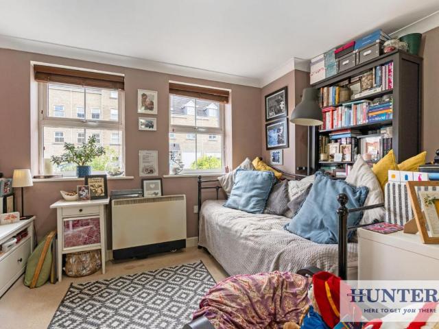 2 bed flat for sale