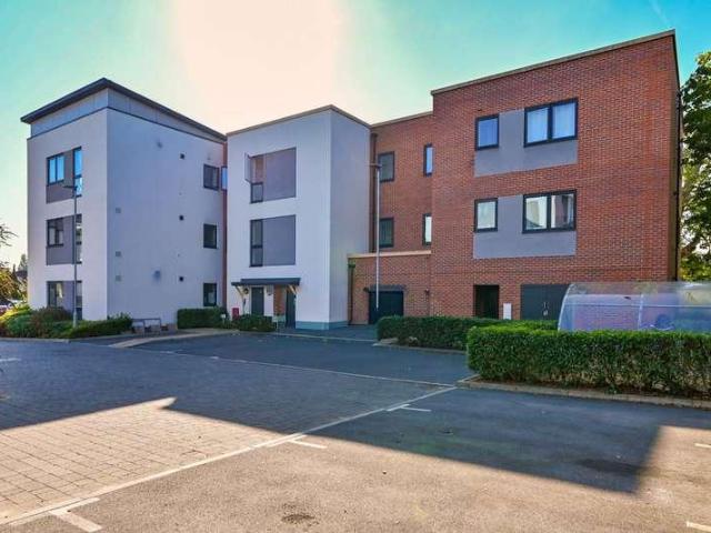 2 bed flat for sale