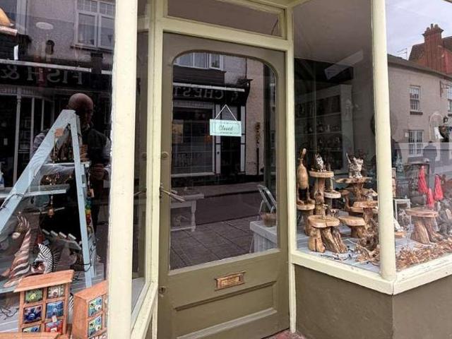 2 bed flat for sale