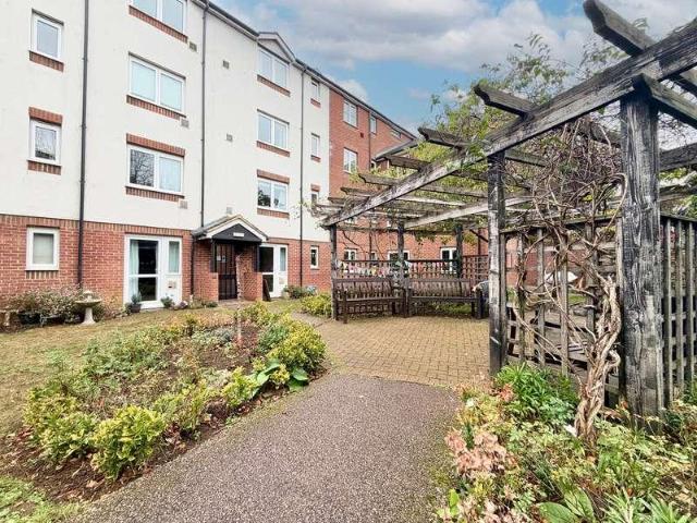 2 bed flat for sale