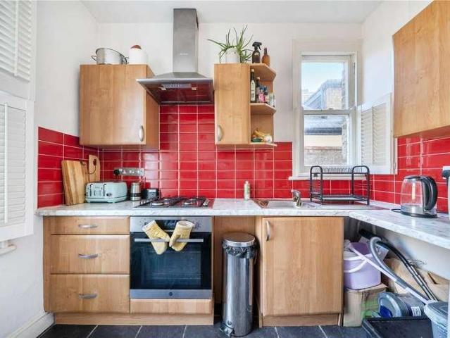 2 bed flat for sale