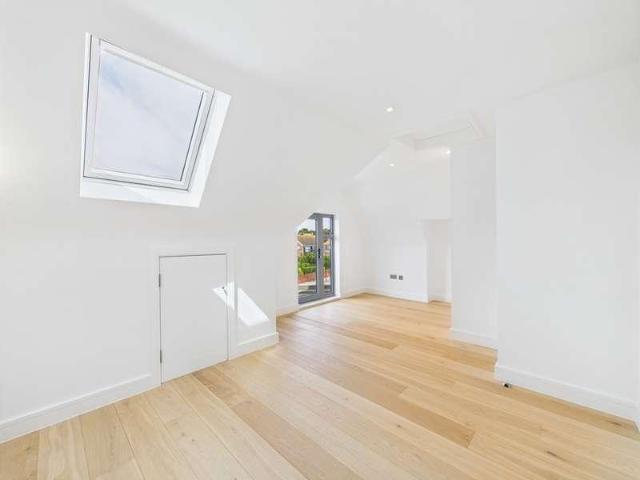 2 bed flat for sale
