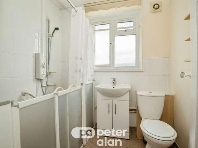 2 bed flat for sale