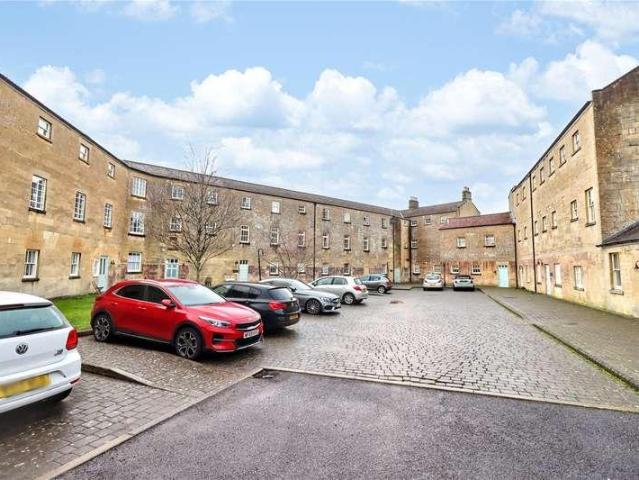 2 bed flat for sale