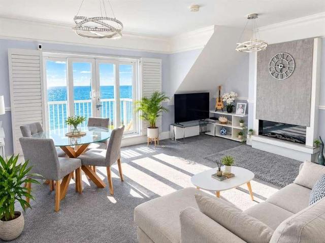 2 bed flat for sale