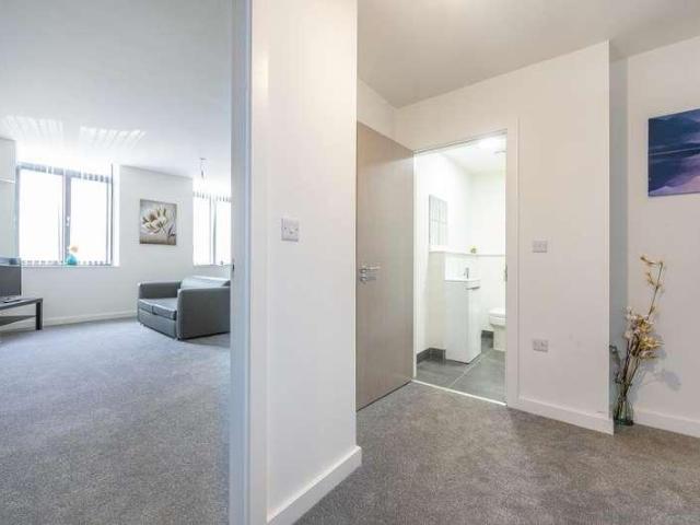 2 bed flat for sale