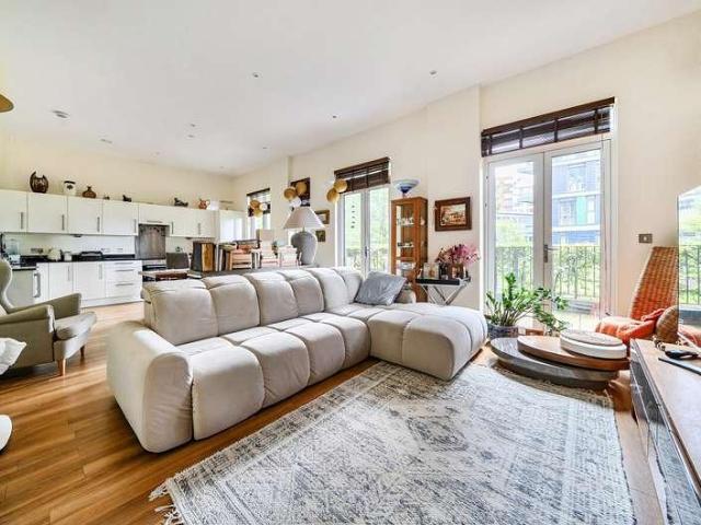2 bed flat for sale