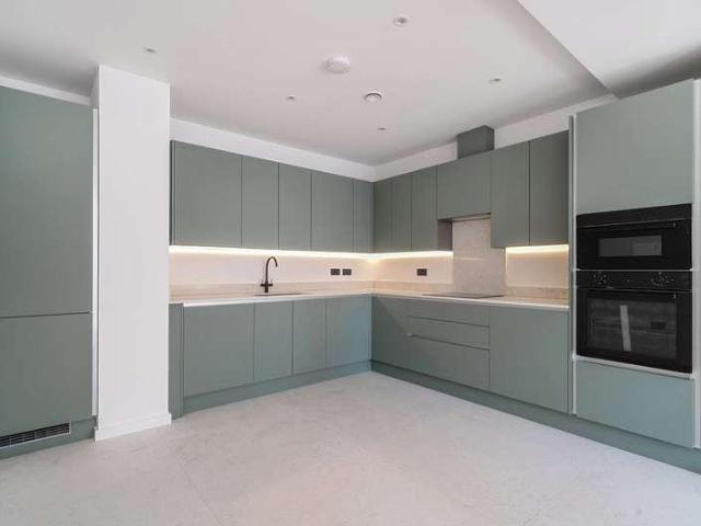 2 bed flat for sale